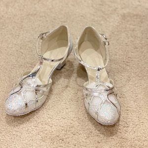Dance shoes 318